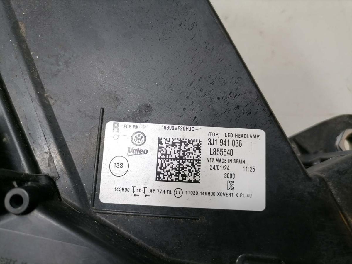 VW Passat B9 original Scheinwerfer rechts LED Bj.2024